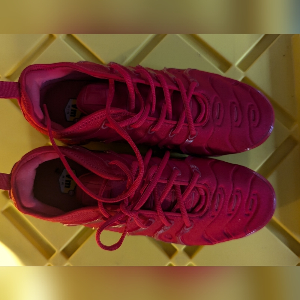 Nike Air VaporMax Plus Triple Red
